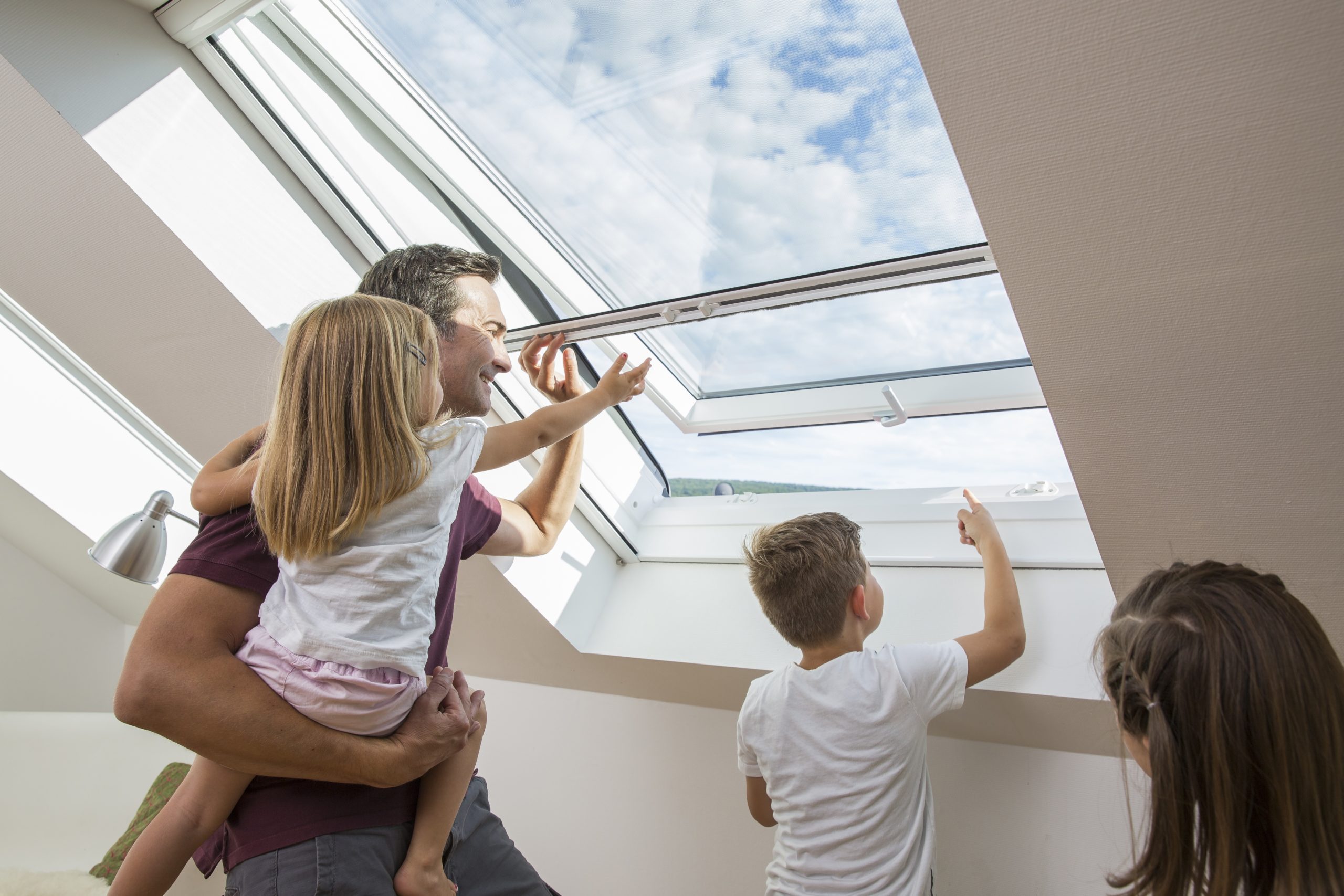 Rollo für Dachfenster: Insektenschutz im Dachgeschoss | JKS